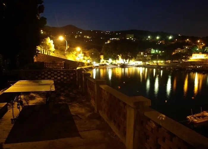 In With Sea View, Terrace, Air Conditioning, Wifi Ika
