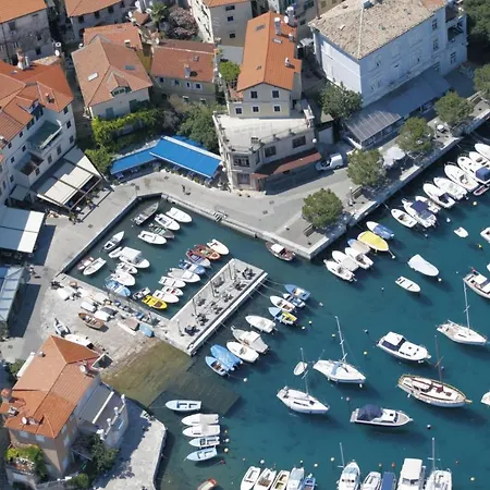 Apartment In With Sea View, Terrace, Air Conditioning, Wifi *